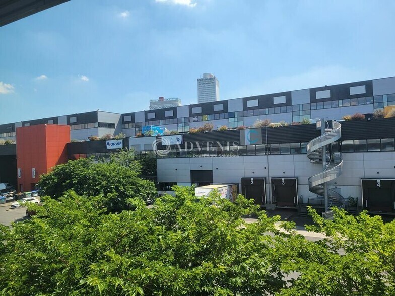 Flex dans Saint-Denis à louer - Photo du bâtiment - Image 1 de 12