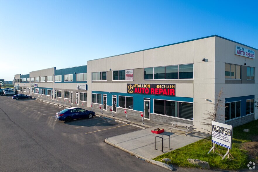 10985 38th St NE, Calgary, AB à vendre - Photo du bâtiment - Image 1 de 29