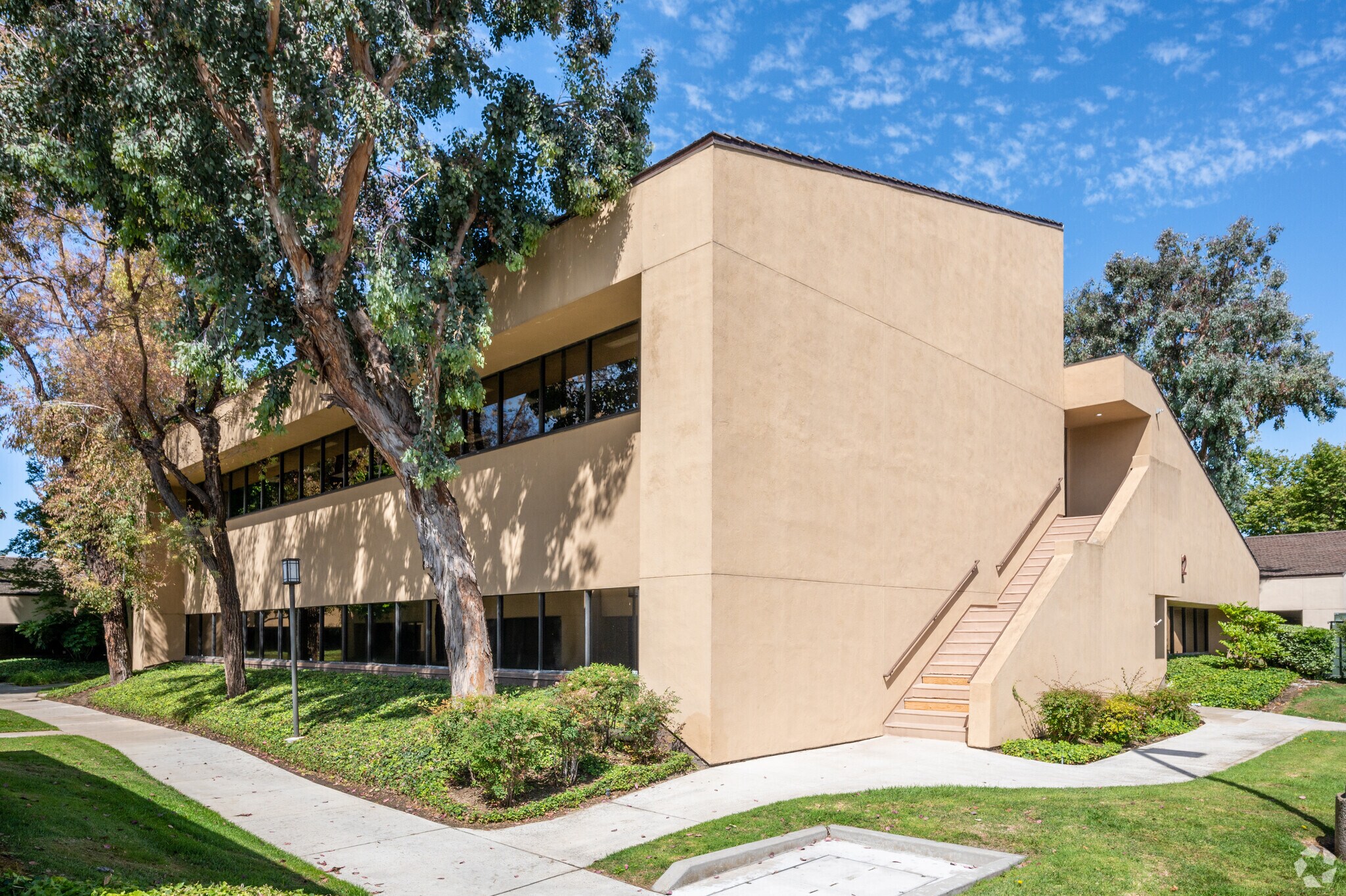 2942 Daimler St, Santa Ana, CA à louer Photo du bâtiment- Image 1 de 17
