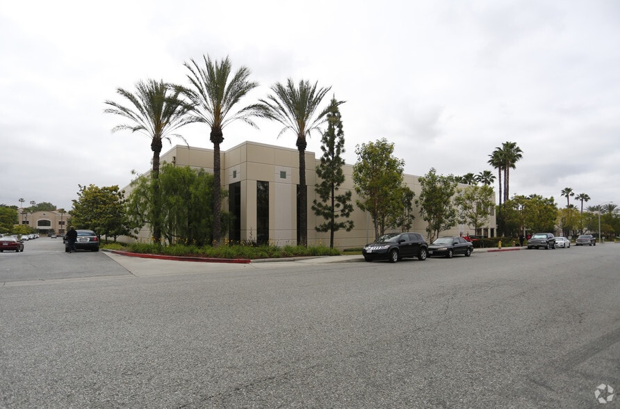 5012 4th St, Irwindale, CA for lease - Building Photo - Image 2 of 5