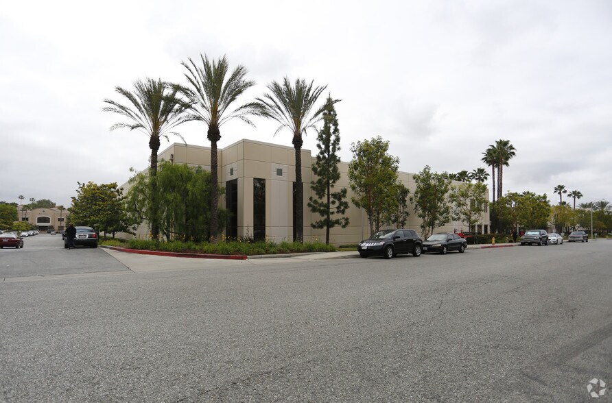 5012 4th St, Irwindale, CA à louer - Photo du bâtiment - Image 2 de 5