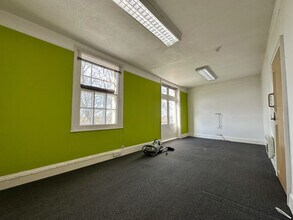 School Gdns, Shrewsbury for lease Interior Photo- Image 1 of 2