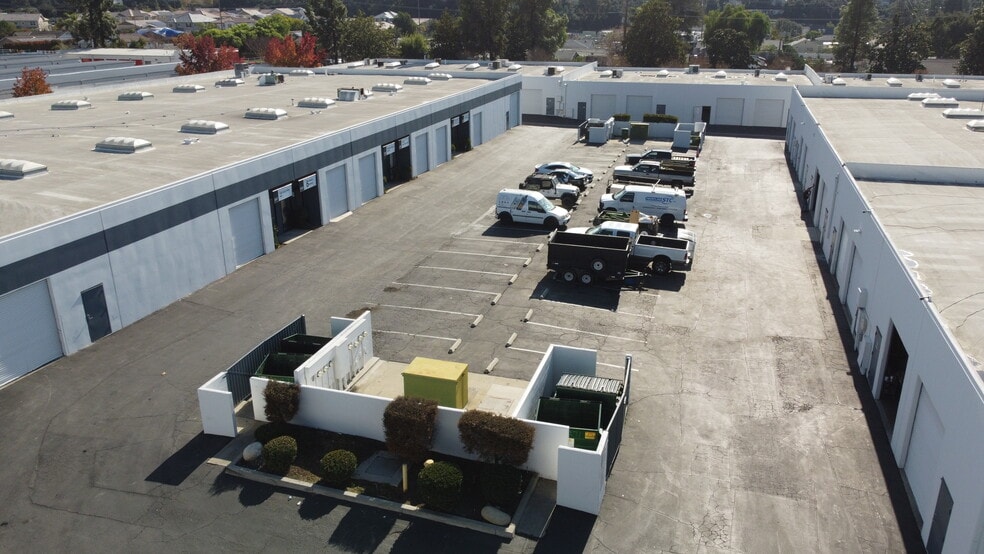 269-299 W Allen Ave, San Dimas, CA à louer - Photo du bâtiment - Image 3 de 9