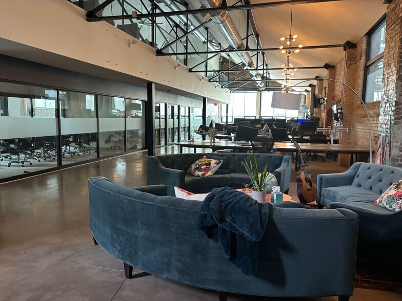 1140 Garvin Pl, Louisville, KY à louer - Photo intérieure - Image 3 de 9