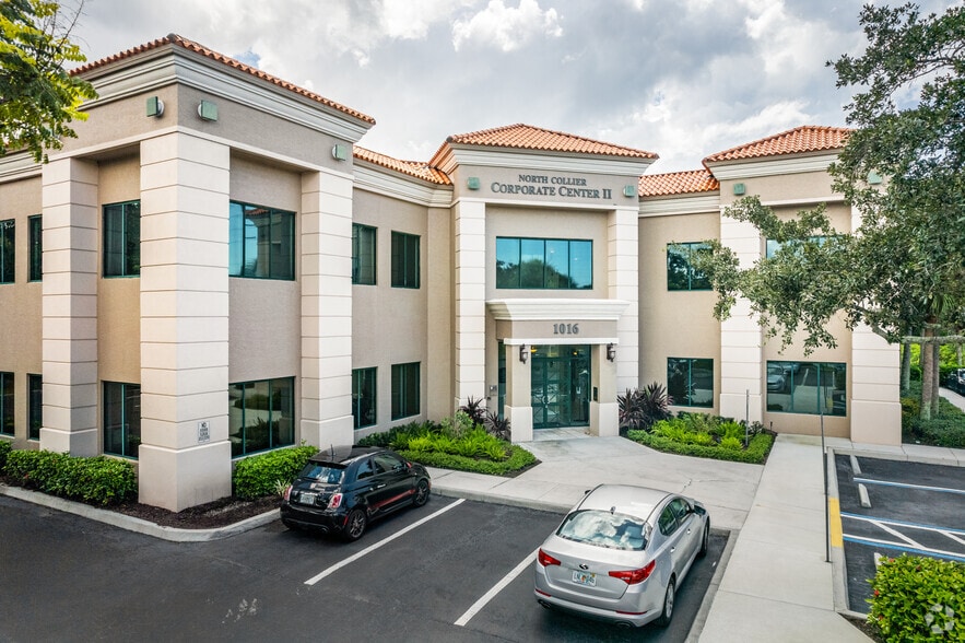 1016 Collier Center Way, Naples, FL for lease - Primary Photo - Image 1 of 7
