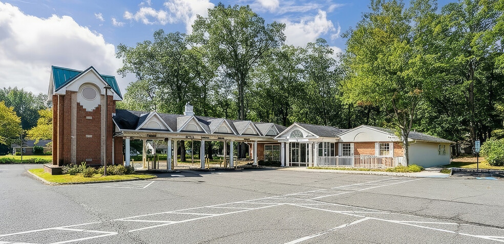 191 US Highway 9, Manalapan Township, NJ à louer - Photo du bâtiment - Image 1 de 11