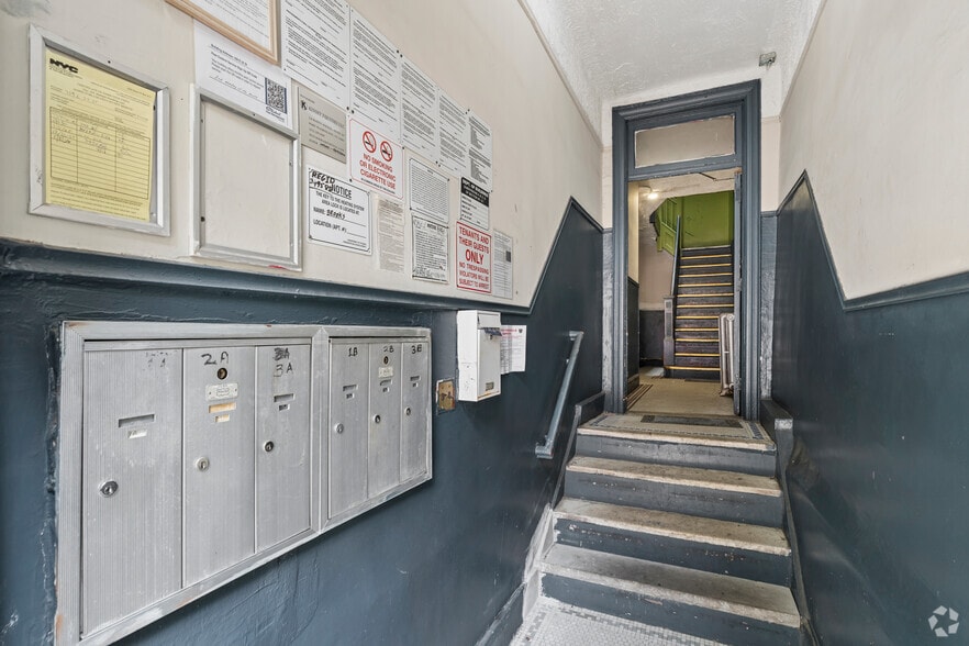 359 E 34th St, Brooklyn, NY for sale - Lobby - Image 3 of 14