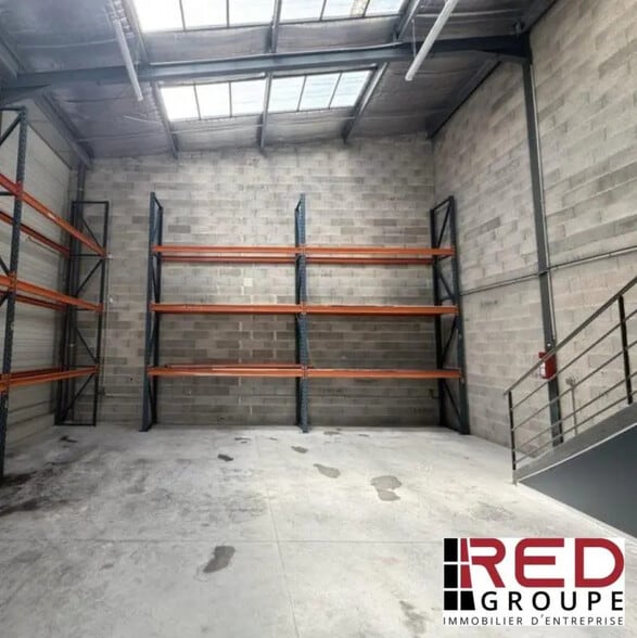 Industrial in Marseille for lease - Interior Photo - Image 2 of 4