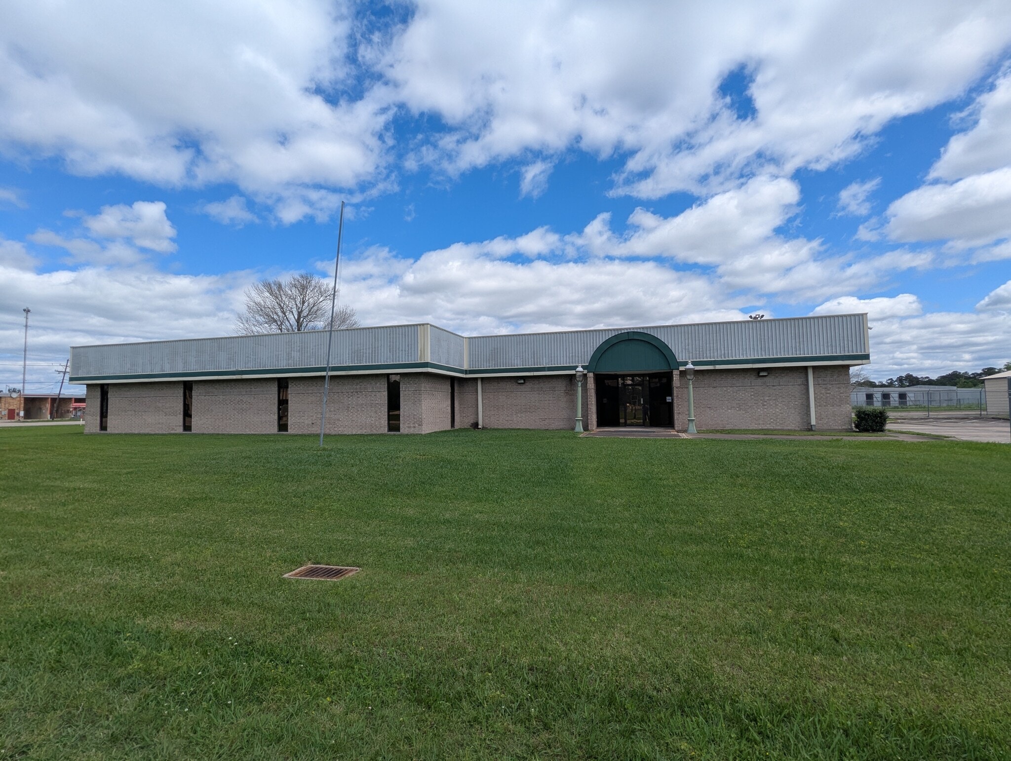 6095 College St, Beaumont, TX for sale Primary Photo- Image 1 of 53