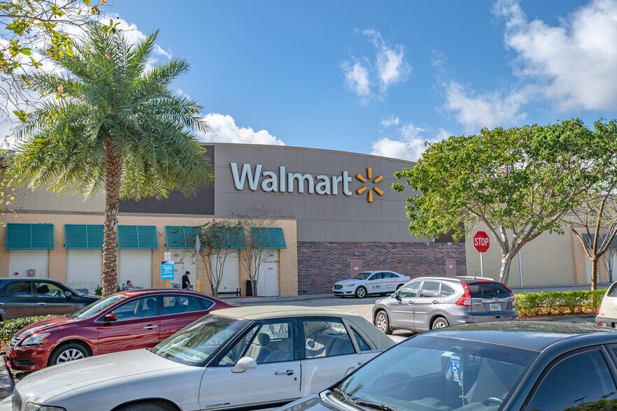 7910 W McNab Rd, North Lauderdale, FL à louer - Photo du bâtiment - Image 2 de 23
