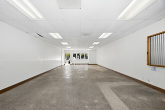 1321-1345 E Thousand Oaks Blvd, Thousand Oaks, CA for lease Interior Photo- Image 2 of 5