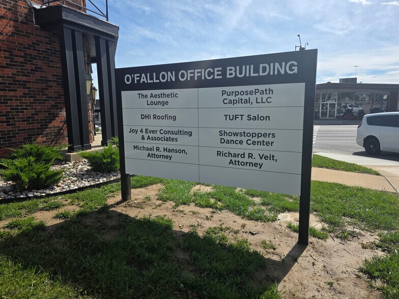 225 S Main St, O'Fallon, MO à vendre - Photo du bâtiment - Image 2 de 9