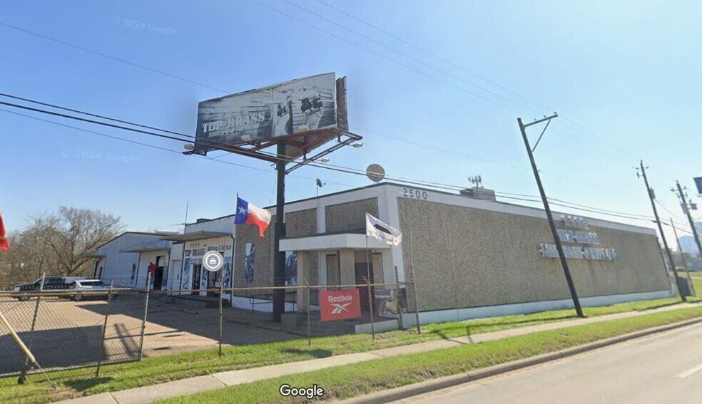 2500 North Fwy, Houston, TX à louer - Photo du bâtiment - Image 3 de 6