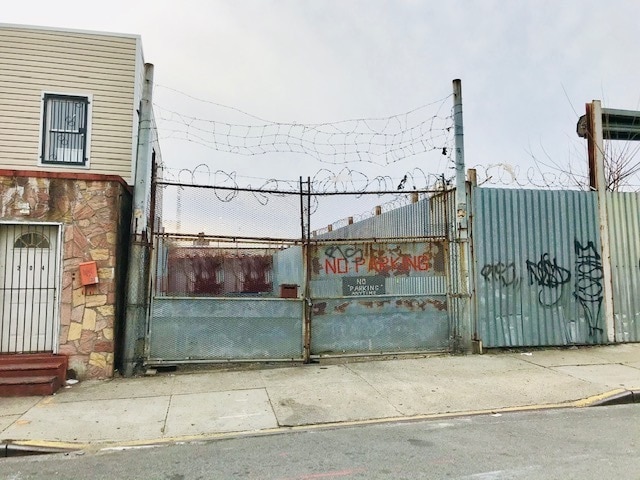 202 Sheffield Ave, Brooklyn, NY for lease Primary Photo- Image 1 of 6