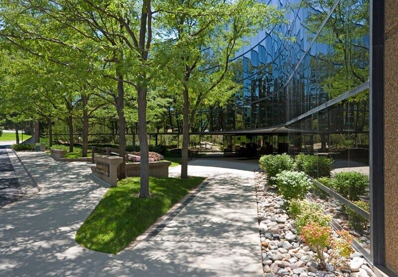 6041 S Syracuse Way, Greenwood Village, CO à louer - Photo du bâtiment - Image 3 de 9