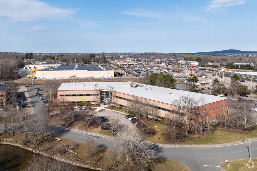 1 Edgewater Dr, Norwood, MA à louer - Aérien - Image 2 de 4