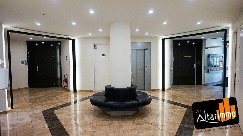 Office in Saint-Aubin for lease Lobby- Image 1 of 7