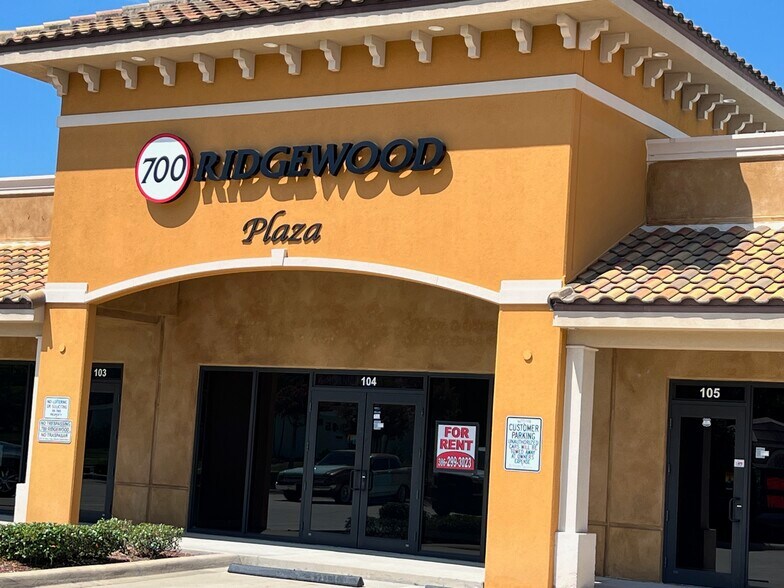 700 S Ridgewood Ave, Daytona Beach, FL à louer - Photo du bâtiment - Image 2 de 5