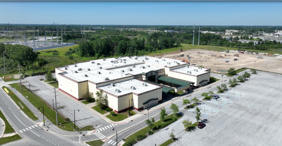 3930 E Dupont Rd, Fort Wayne, IN for lease - Primary Photo - Image 2 of 19