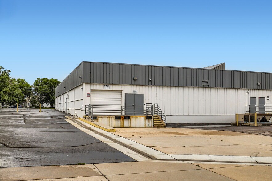 6542 Fig St, Arvada, CO à vendre - Photo du bâtiment - Image 3 de 7