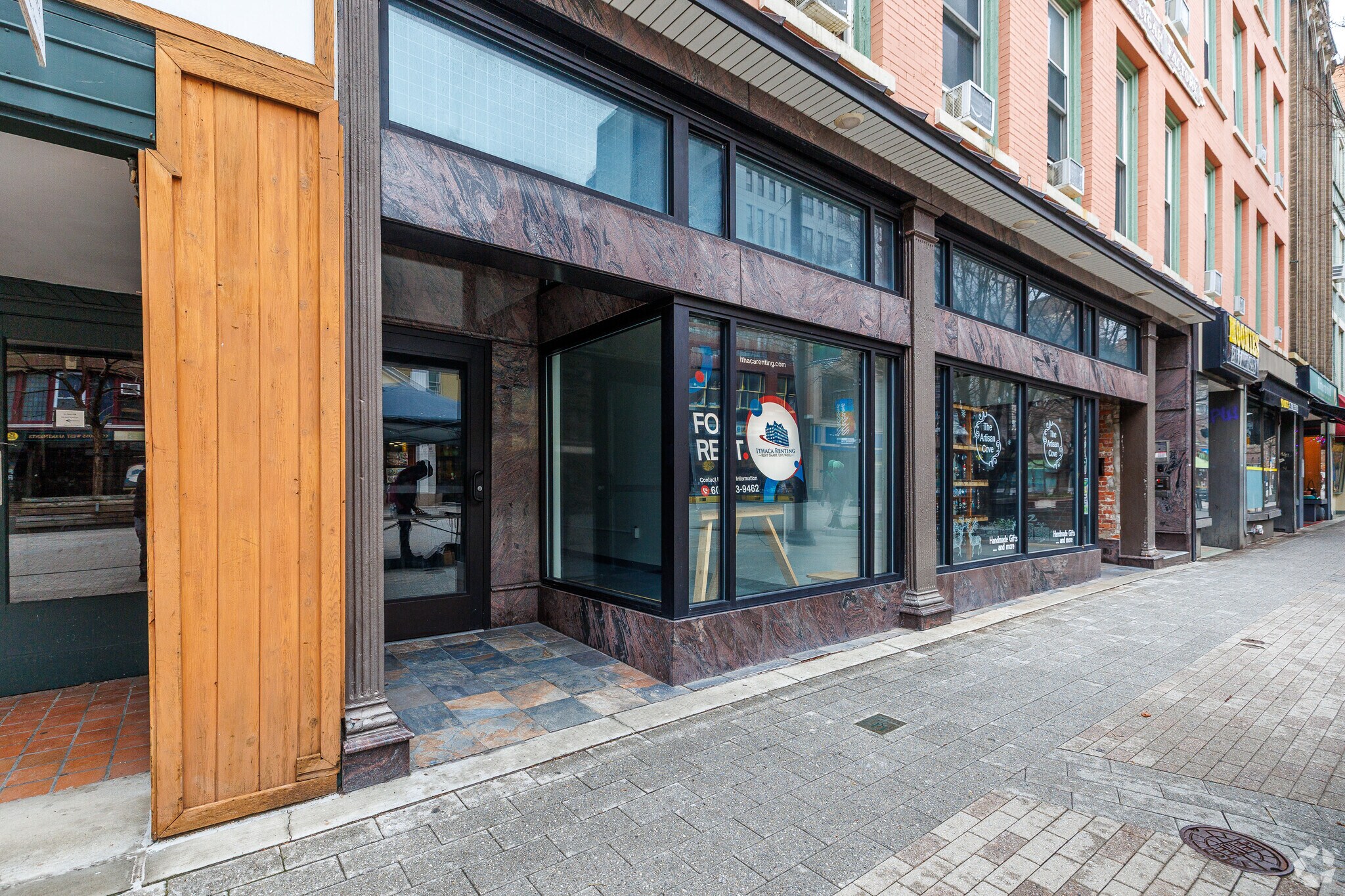 108-114 E State St, Ithaca, NY à louer Photo du bâtiment- Image 1 de 14