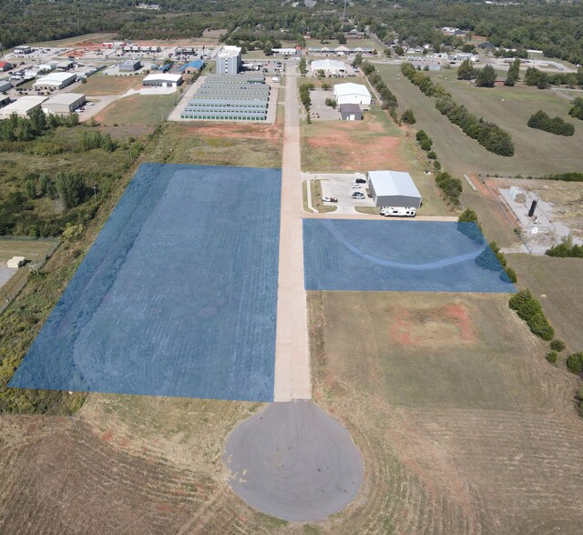 South Symes Lane, Mustang, OK à vendre - Photo du bâtiment - Image 2 de 7