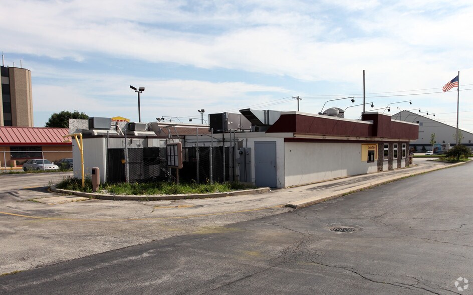 4939 S Howell Ave, Milwaukee, WI for sale - Building Photo - Image 2 of 7