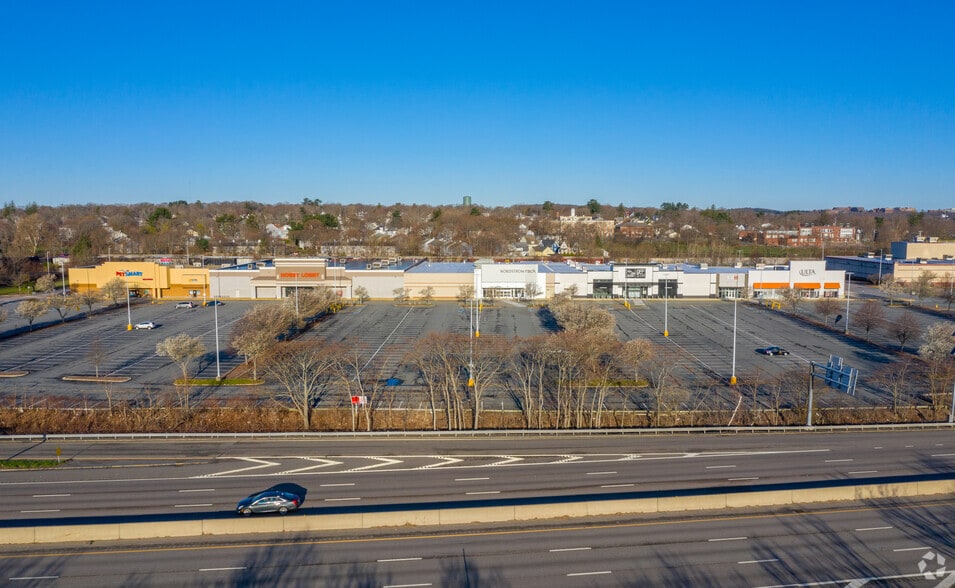 400 Grossman Dr, Braintree, MA for lease - Primary Photo - Image 2 of 13