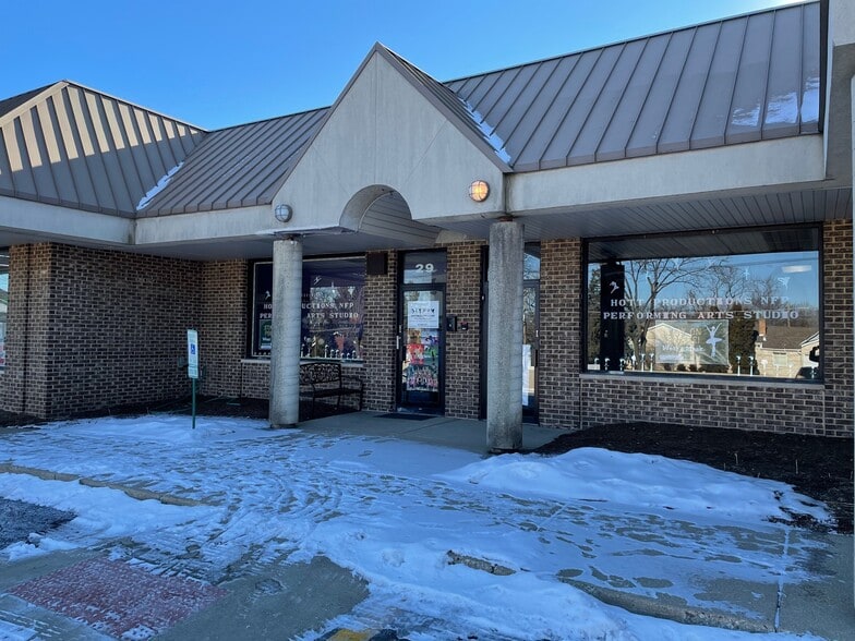 21-37 W Irving Park Rd, Roselle, IL à louer - Photo du bâtiment - Image 2 de 5