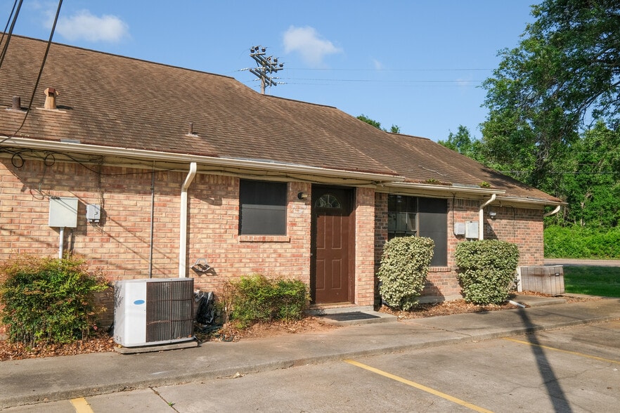 115 N Dixie Dr, Lake Jackson, TX for lease - Building Photo - Image 3 of 3