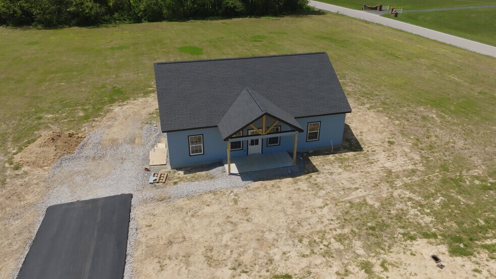28 Amos Cir, Lafayette, TN à vendre - Aérien - Image 2 de 2