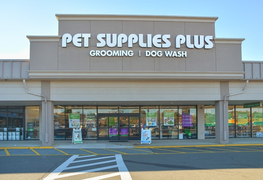 380 Cooley St, Springfield, MA for lease - Building Photo - Image 2 of 8