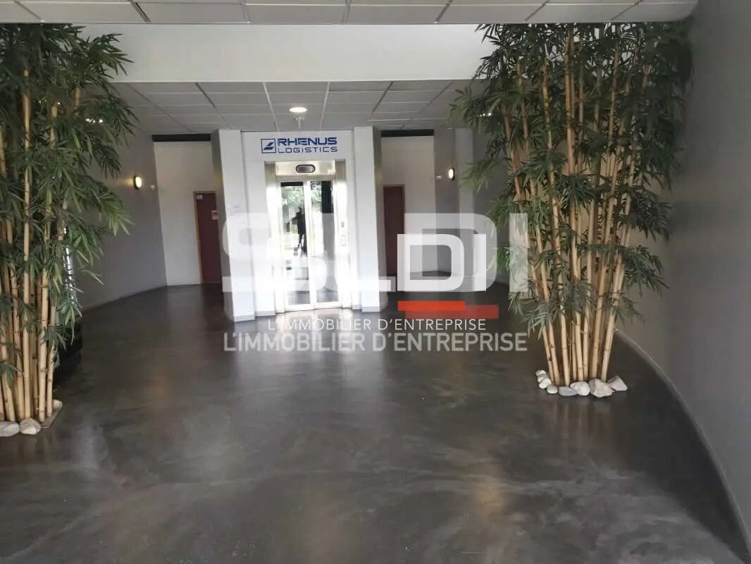 Office in Vaulx-Milieu for lease Building Photo- Image 1 of 8