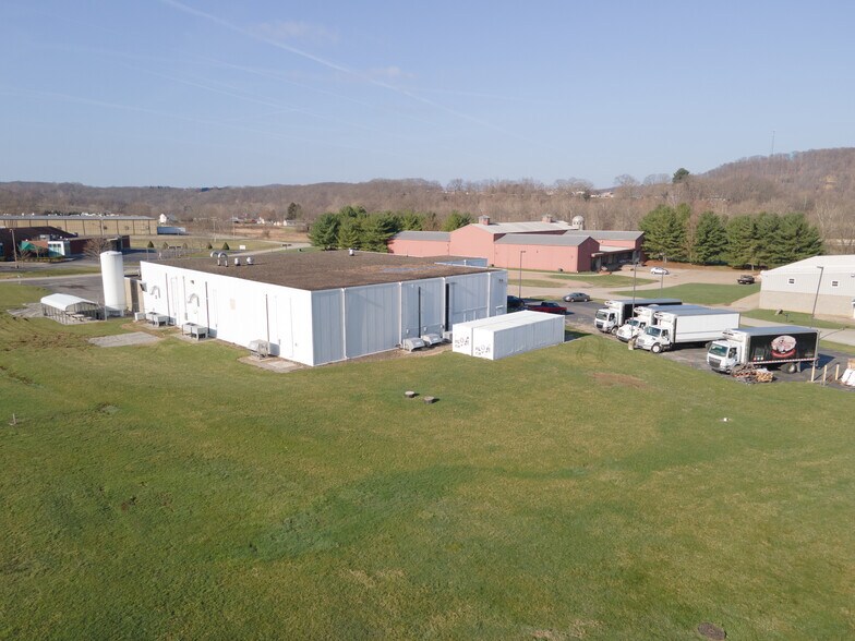 1135 Industrial Park Rd, Vandergrift, PA à vendre - Photo du bâtiment - Image 2 de 10