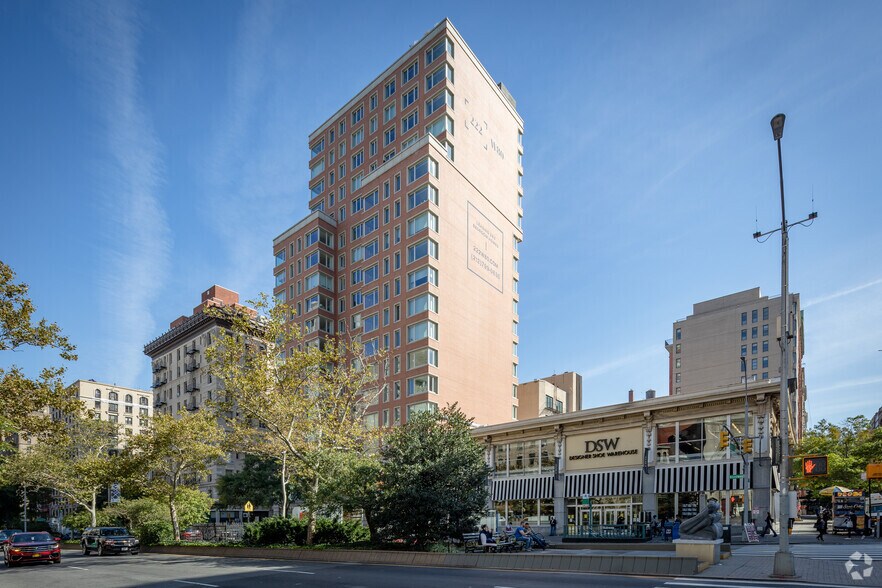 222 W 80th St, New York, NY for lease - Building Photo - Image 2 of 6