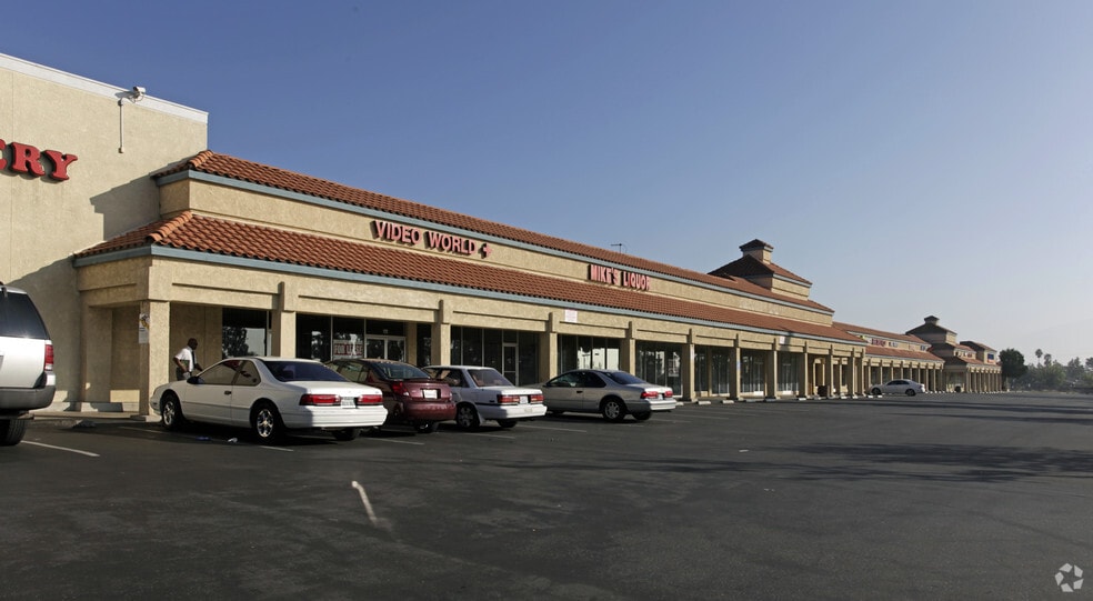158-250 E Base Line Rd, Rialto, CA for lease - Primary Photo - Image 1 of 3