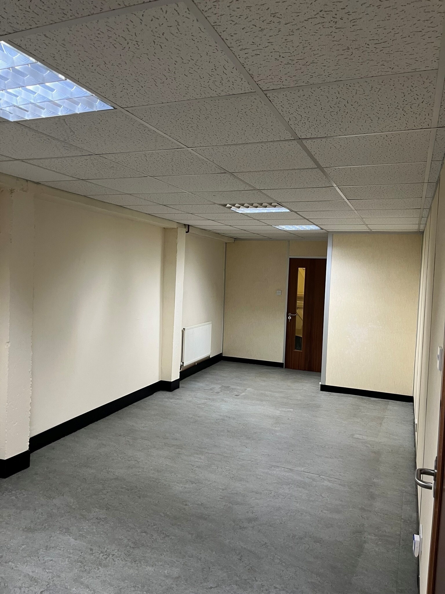 281-285 Wood St, London for lease Primary Photo- Image 1 of 8