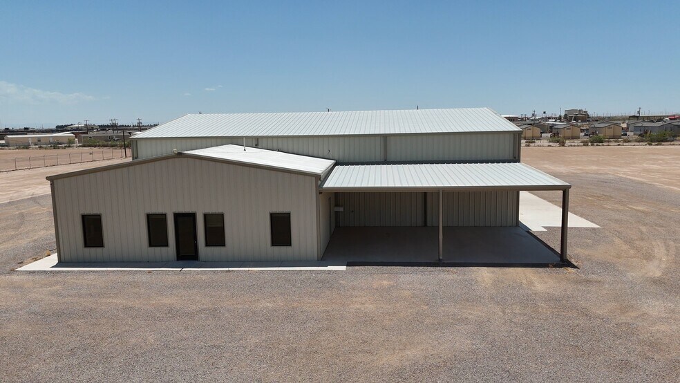 1389 Oil Mil Rd, Pecos, TX à louer - Vidéo sur l’inscription commerciale - Image 3 de 39