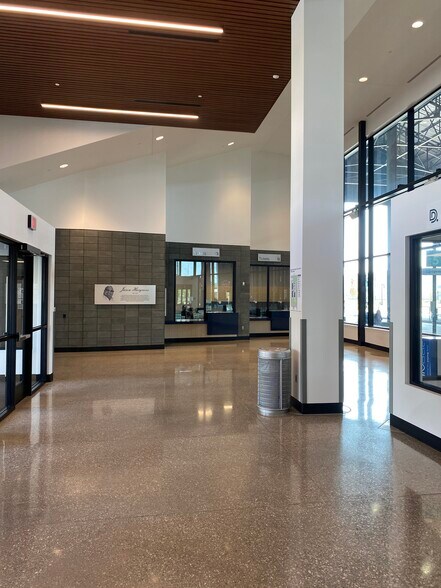 1121 8 Mile Rd, Detroit, MI for lease - Interior Photo - Image 3 of 5