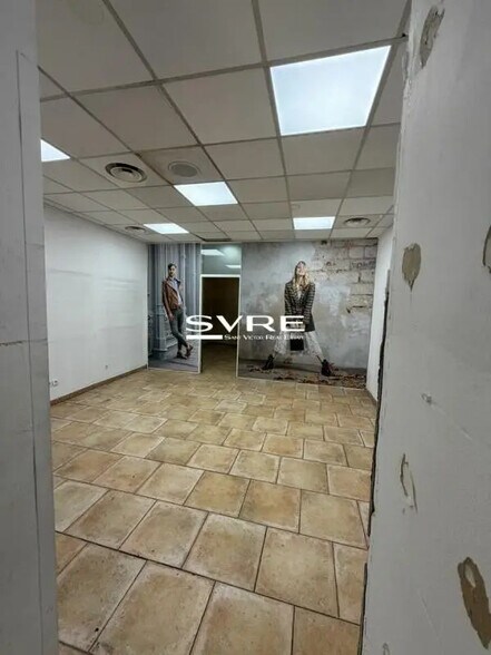 Retail in Marseille for lease - Interior Photo - Image 3 of 7