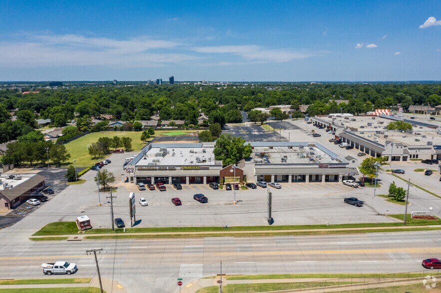 6004-6032 S Sheridan Rd, Tulsa, OK à louer - Photo du bâtiment - Image 3 de 7