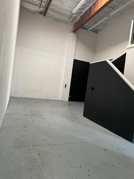 13136 Saticoy St, North Hollywood, CA for lease - Building Photo - Image 2 of 8