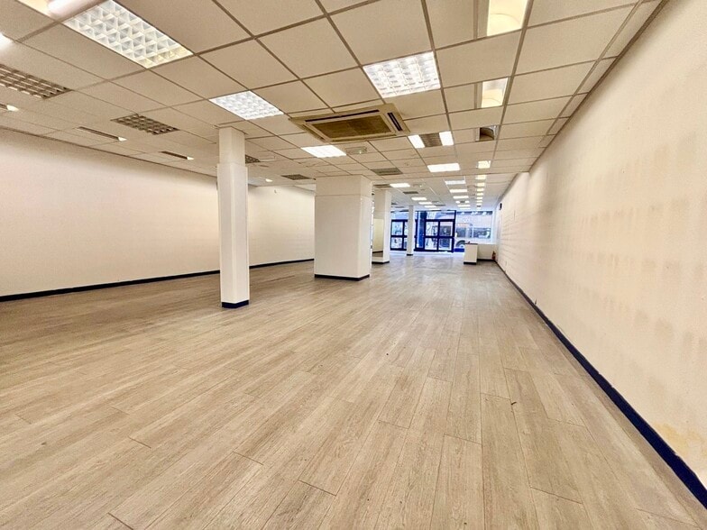 21-23 Drapery, Northampton for lease - Interior Photo - Image 1 of 6