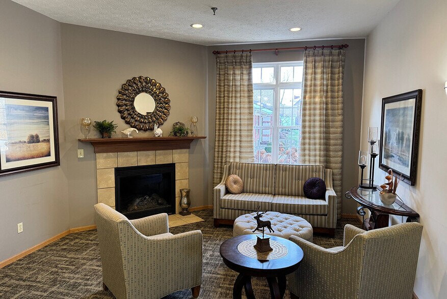4519 E 82nd St, Indianapolis, IN à louer - Photo du bâtiment - Image 3 de 5