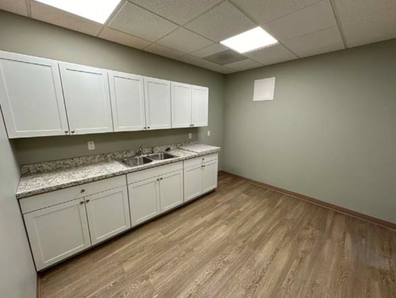 3023 E Kemper Rd, Sharonville, OH for lease - Building Photo - Image 2 of 8