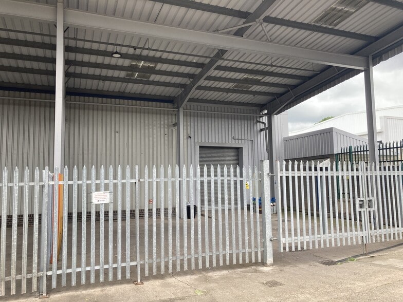 Unit 15a & 15b, M54 Space Centre, Halesfield 8, Madeley for lease - Building Photo - Image 3 of 7