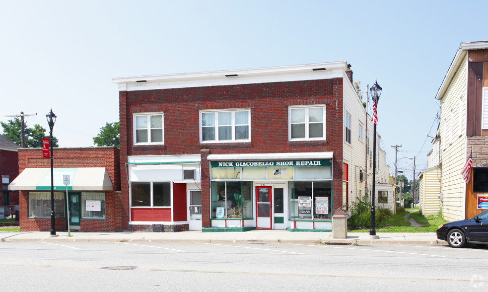 236 W Main St W, Girard, PA for sale - Building Photo - Image 1 of 1