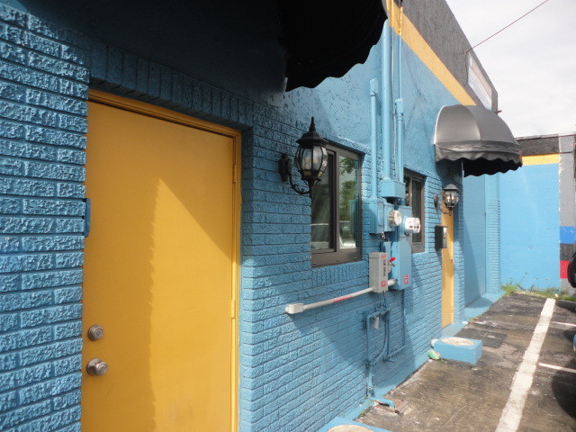 319 SW 13th Ave, Pompano Beach, FL for lease - Building Photo - Image 3 of 14