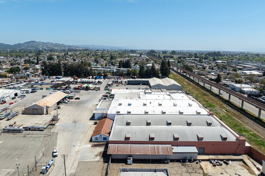 9957 Medford Ave, Oakland, CA for lease - Aerial - Image 2 of 7
