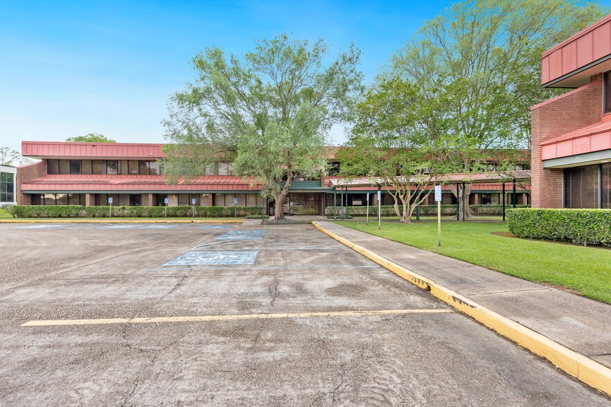 100-110 Capitol Dr, Lafayette, LA for sale - Building Photo - Image 1 of 1